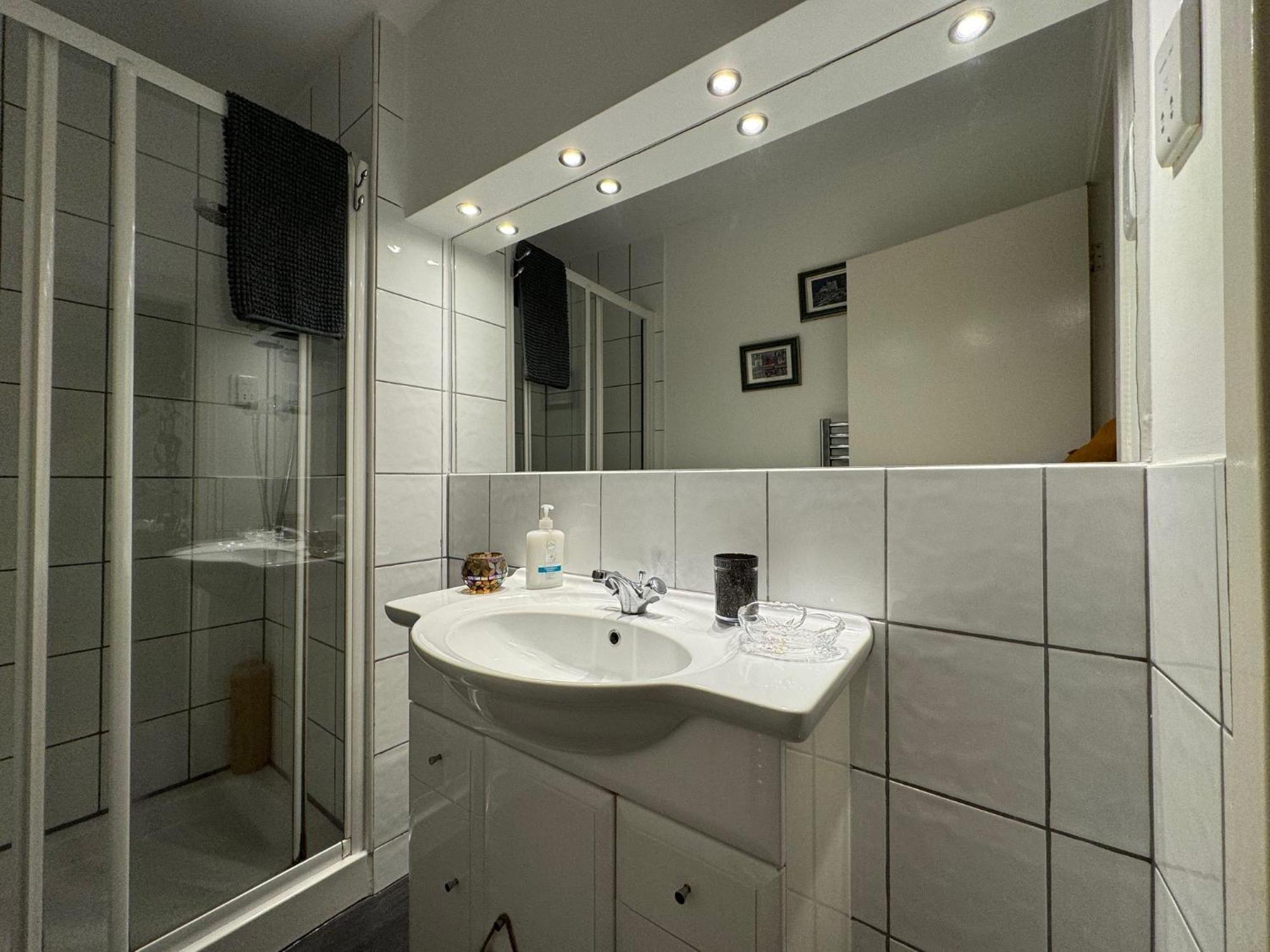 Edinburgh Two Bedroom Apartment With Free Side Street Parking 24 Hours מראה חיצוני תמונה